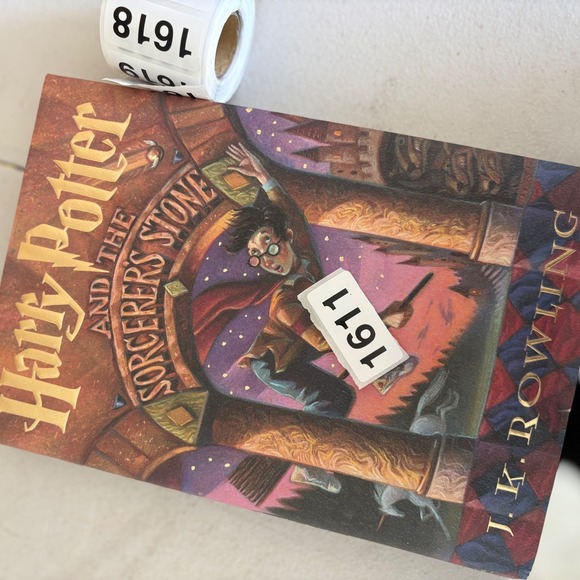 Harry Potter and the Sorcerers Stone First Edition Hardcover Book J K Rowling - Picture 4 of 4